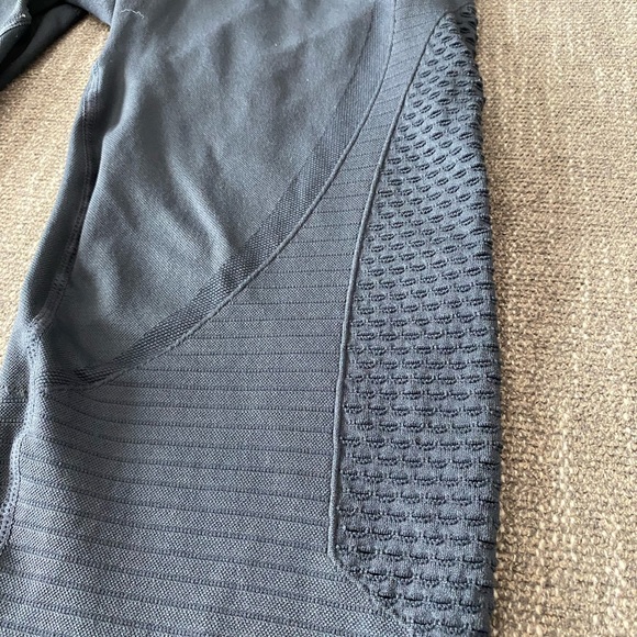 ZYIA Active Grey Performance Legging - Mid Rise - Picture 5 of 5